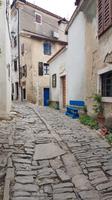 Urige Gasse in Grožnja &ndash; &copy; Maja Petermann (Eberhardt TRAVEL)