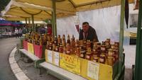 Honigverkäufer auf dem Markt in Split &ndash; &copy; Simone Willner (Eberhardt TRAVEL)