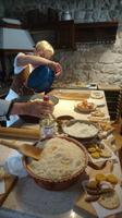 Herstellung der berühmten Rabsker Torte &ndash; &copy; Simone Willner (Eberhardt TRAVEL)