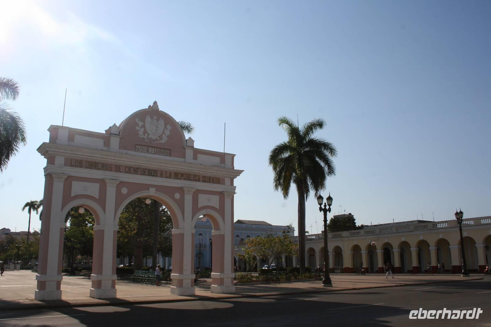 In Cienfuegos - Triumphbogen &ndash; &copy; Isabel Braksiek (Eberhardt TRAVEL)