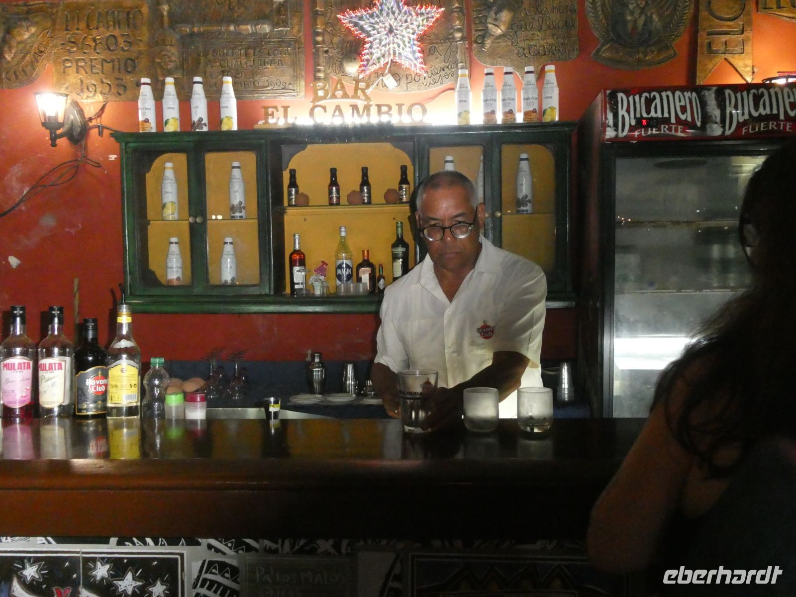 in einer Bar &ndash; &copy; Gina Egenolf (Eberhardt TRAVEL)