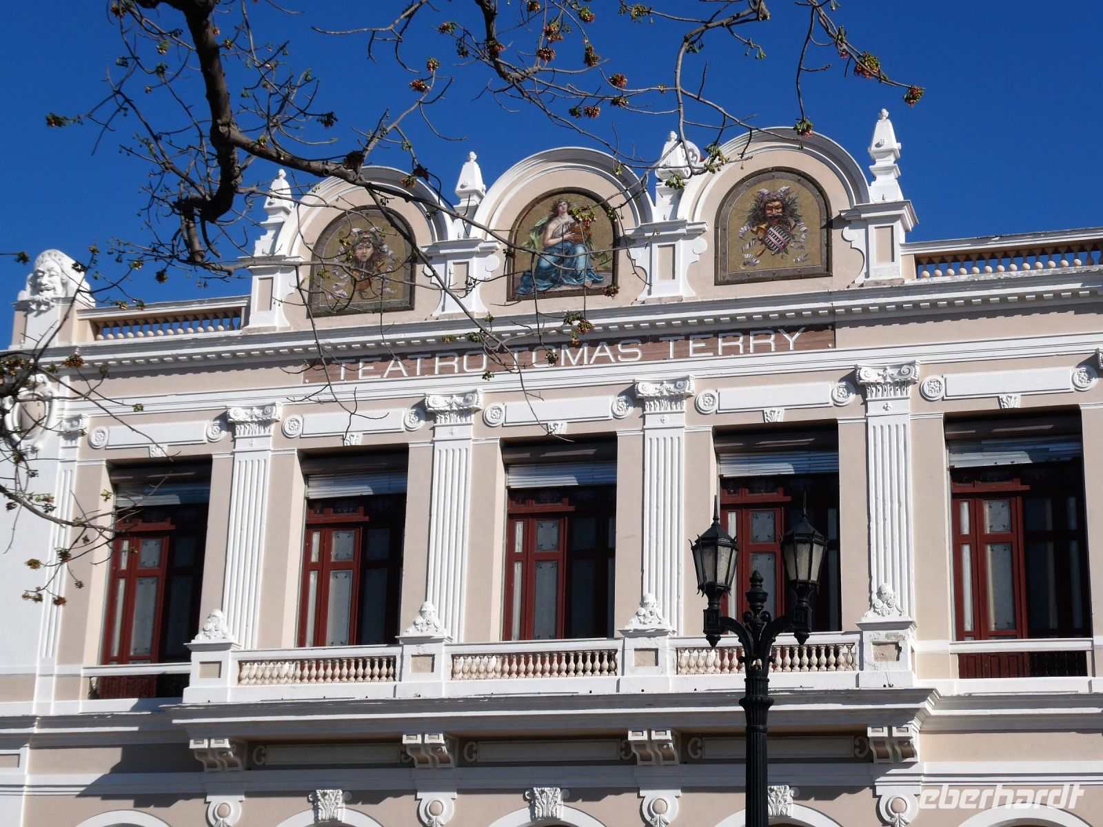 Theater in Cienfuegos &ndash; &copy; Gina Egenolf (Eberhardt TRAVEL)