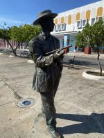 Benny Moré spaziert durch Cienfuegos &ndash; &copy; Elke Knappe (Eberhardt TRAVEL)