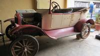 0582  Trinidad -  Töpferei Auto aus dem Jahr 1914 &ndash; &copy; Annette Weise (Eberhardt TRAVEL)