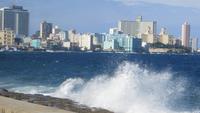 1410 Havanna - Wellen des Atlantik springen auf den Malecon &ndash; &copy; Annette Weise (Eberhardt TRAVEL)