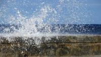1418 Havanna - Wellen des Atlantik springen auf den Malecon &ndash; &copy; Annette Weise (Eberhardt TRAVEL)