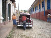 Ein Mann und sein Auto &ndash; &copy; Sylvia Sann (Eberhardt TRAVEL)