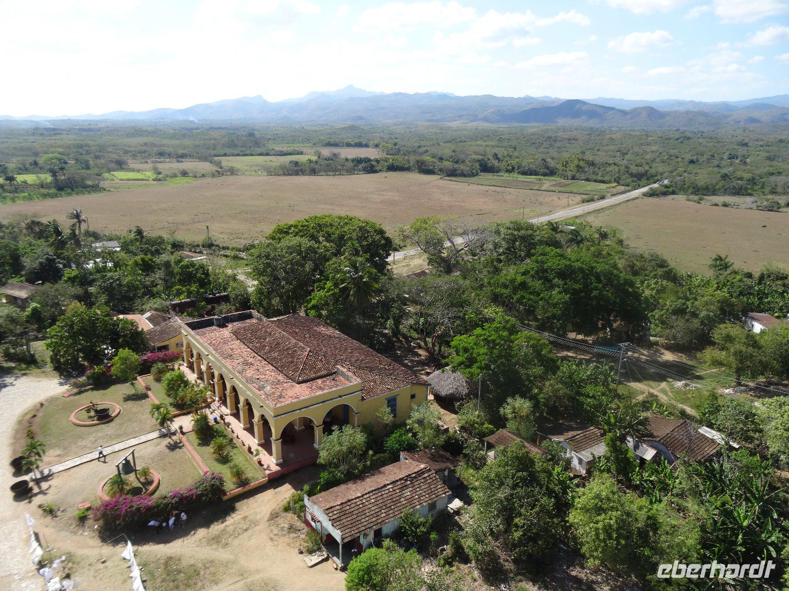 Blick vom Turm auf das Landhaus der Manaca Iznaga &ndash; &copy; Elke Knappe (Eberhardt TRAVEL)