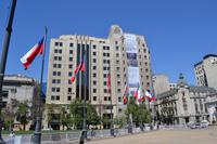 Santiago de Chile - monumentale Architektur im Art-Déco-Stil am Plaza de la Constitución &ndash; &copy; Andreas Wolfsteller (Eberhardt TRAVEL)