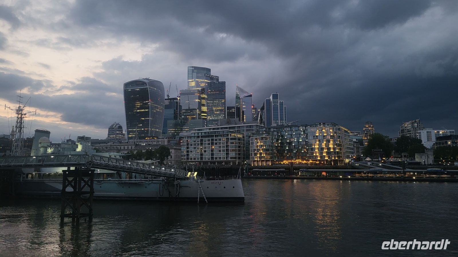 07 – London, Skyline bei Nacht &ndash; &copy; Vivien Fiedler (Eberhardt TRAVEL)