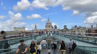 auf der Millennium Bridge