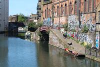 HQ MI6 oder nur ein schnöder Zulieferereingang aus früheren Zeiten? In Spector gibt es eine Antwort