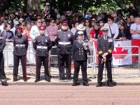 Marinesoldaten am Straßenrand: Trooping the Colour &ndash; &copy; Andreas Böcker (Eberhardt TRAVEL)