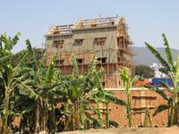 Bei Tana: Hausbau &ndash; &copy; Britt Reuter-Bracklow (Eberhardt TRAVEL)
