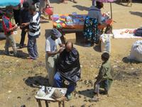 Marktbesuch bei Tana - Friseur &ndash; &copy; Britt Reuter-Bracklow (Eberhardt TRAVEL)