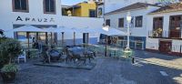 Ochsenschlitten vor der Markthalle in Funchal &ndash; &copy; Ria Heilmann (Eberhardt TRAVEL)