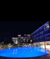 Pool bei Nacht.jpg &ndash; &copy; Franciska Bauer (Eberhardt TRAVEL)
