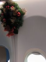 Singapore Airlines - Weihnachtsdeko im Flugzeug &ndash; &copy; Heike Jack (Eberhardt TRAVEL)