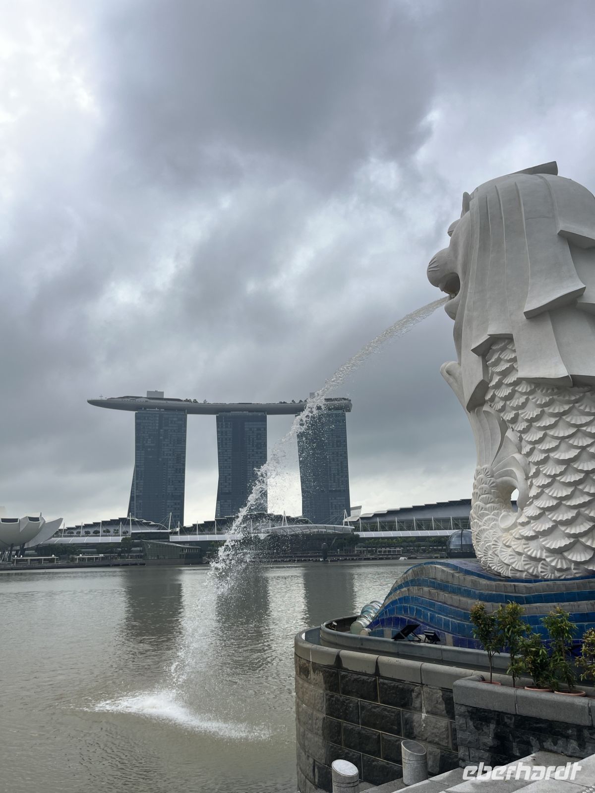 Merlion Statue und Blick auf Marina Bay, Singapur.jpeg &ndash; &copy; Maria Feibig (Eberhardt TRAVEL)