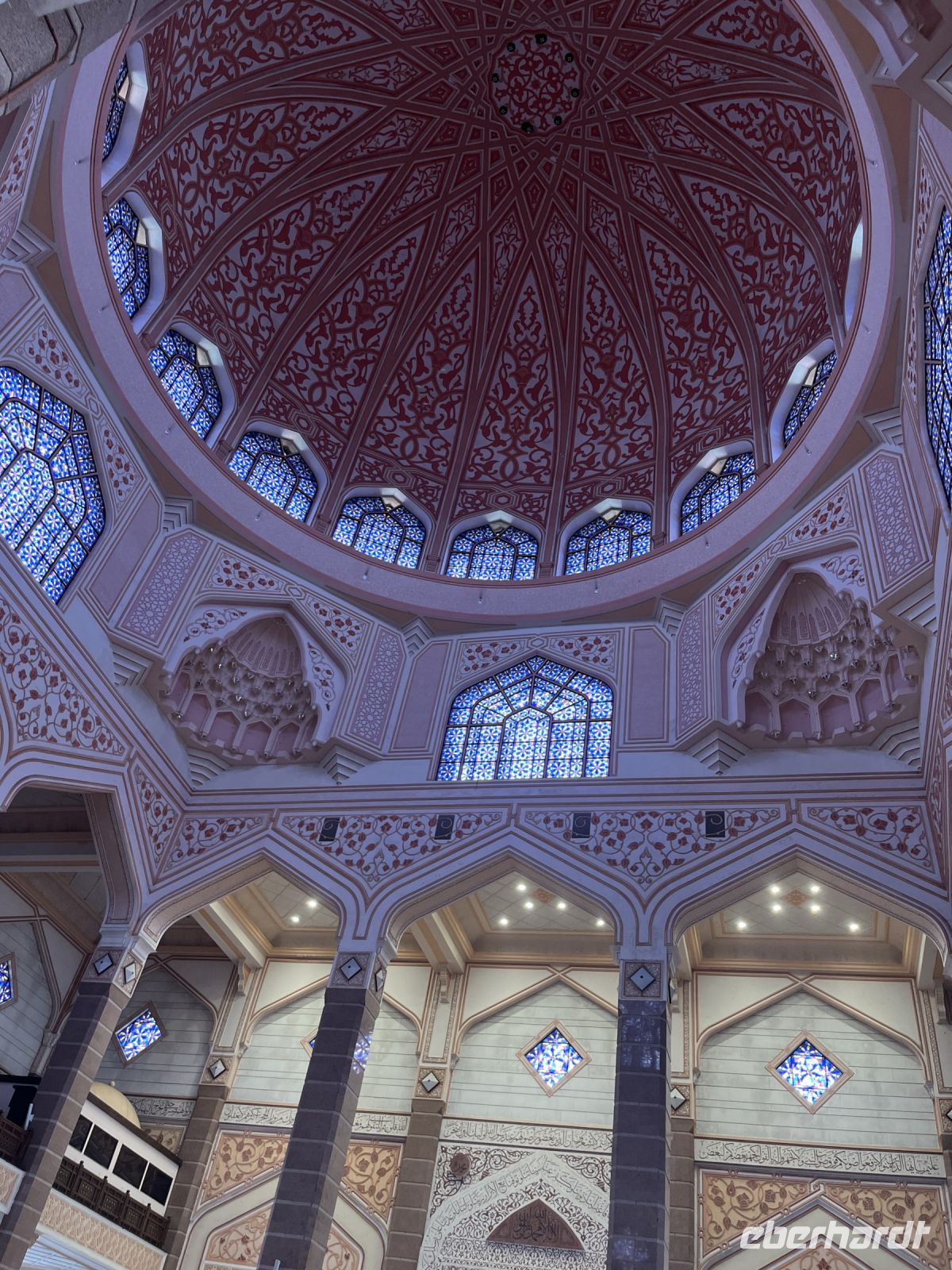 Putra-Moschee, Putrajaya, Malaysia.jpeg &ndash; &copy; Maria Feibig (Eberhardt TRAVEL)