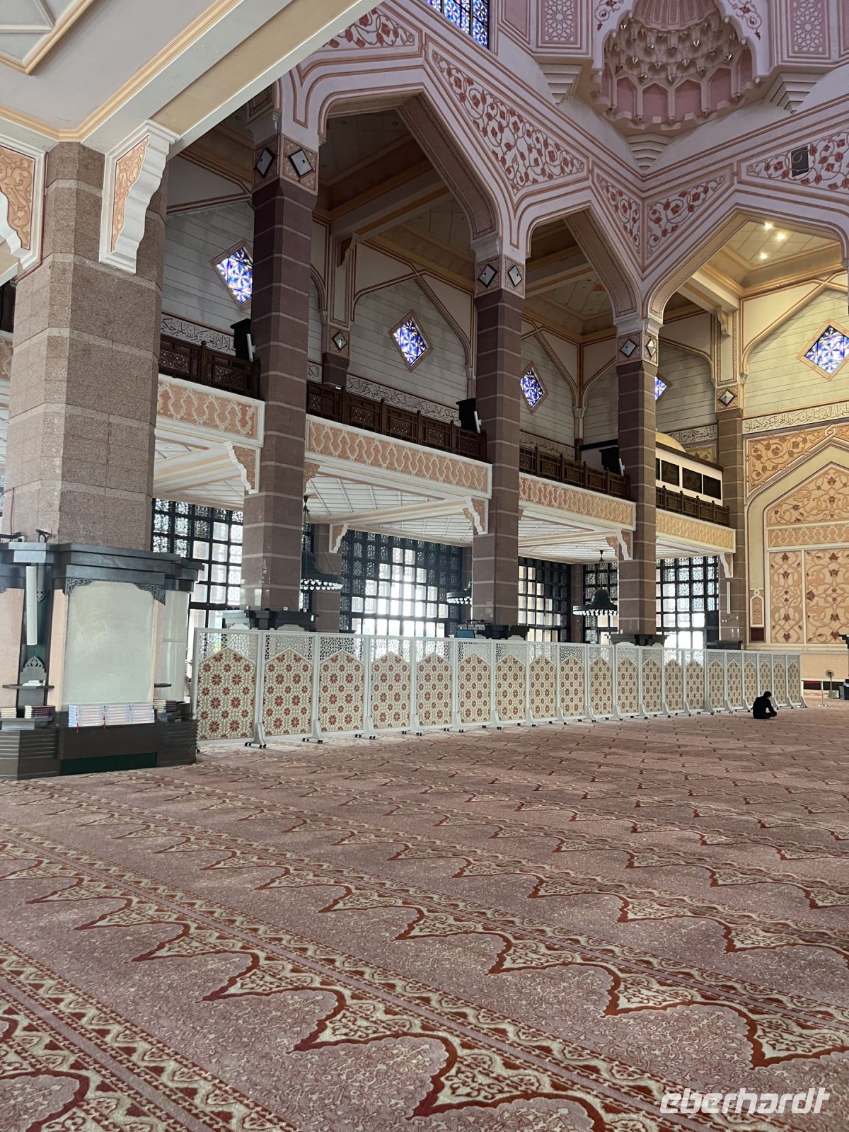 Putra-Moschee, Putrajaya, Malaysia.jpeg &ndash; &copy; Maria Feibig (Eberhardt TRAVEL)