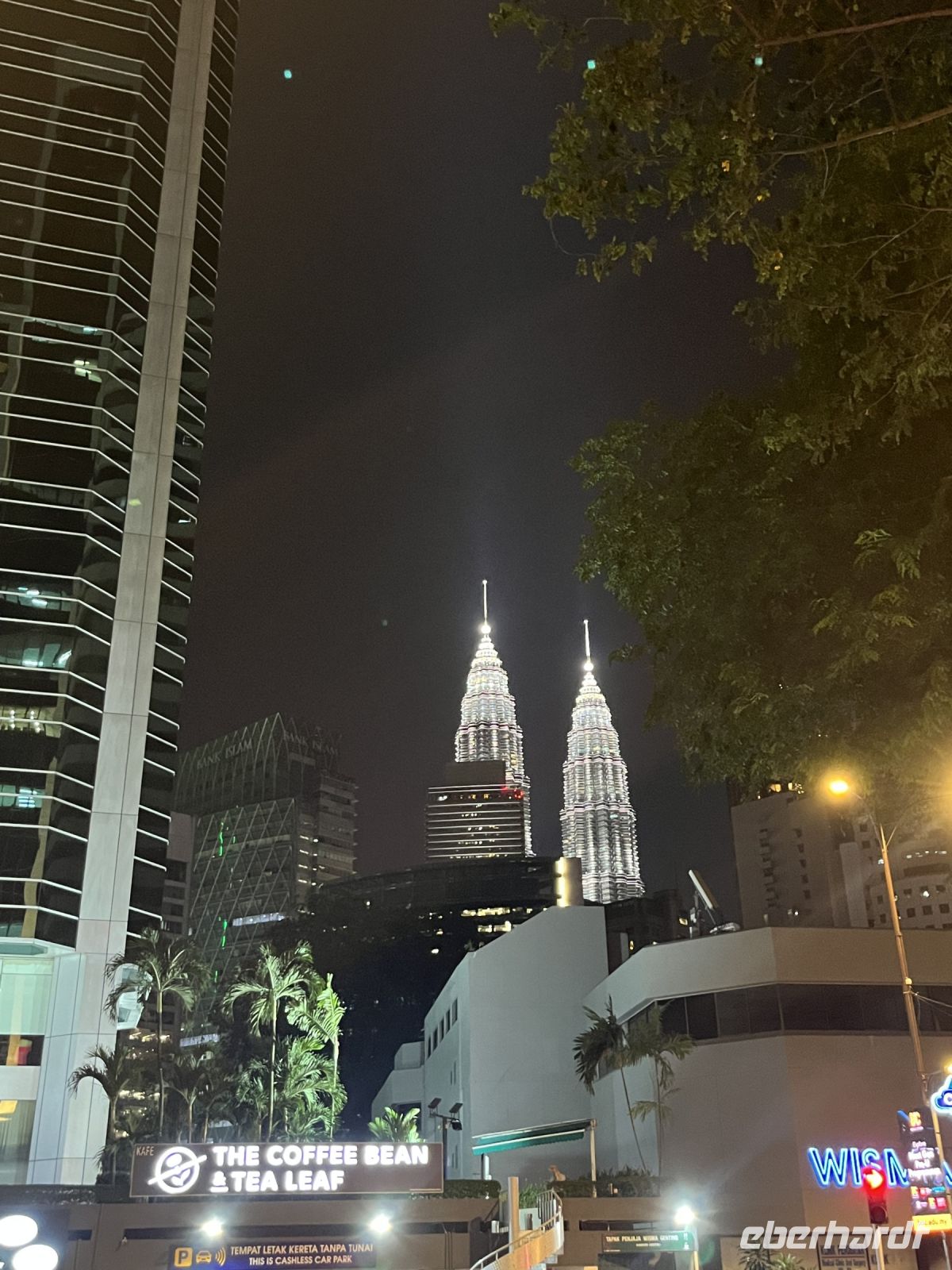 Blick auf Petronas Twin Towers, Kuala Lumpur, Malaysia.jpeg &ndash; &copy; Maria Feibig (Eberhardt TRAVEL)