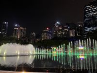 Wasserfontaine, Petronas Twin Towers, Kuala Lumpur, Malaysia.jpeg &ndash; &copy; Maria Feibig (Eberhardt TRAVEL)