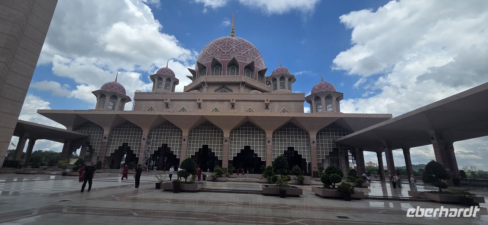 Putra-Moschee - Putrajaya &ndash; &copy; Ronja Wagner (Eberhardt TRAVEL)