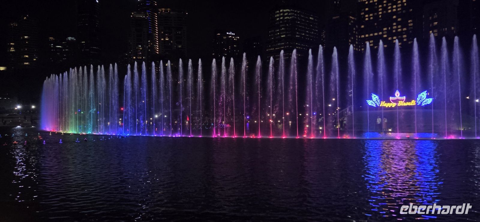 Lichtershow Petronas Towers - Kuala Lumpur &ndash; &copy; Ronja Wagner (Eberhardt TRAVEL)