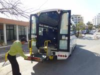 Raymond und unser Bus &ndash; &copy; Ralf Kuchenbecker (Eberhardt TRAVEL)