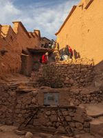 249)  Spaziergang durch Aït-Ben-Haddou, Marokko &ndash; &copy; Teresa Rumpel (Eberhardt TRAVEL)