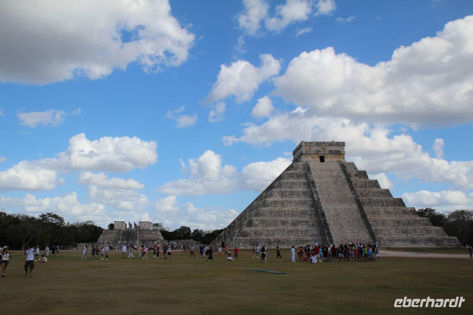Venusplattform und Kukulkan-Pyramide – Chichén Itzá &ndash; &copy; Martin Jentzsch (Eberhardt TRAVEL)