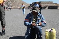 Malen mit Kaktusläusen – Teotihuacán &ndash; &copy; Martin Jentzsch (Eberhardt TRAVEL)