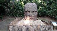 Ein riesiger Kolossalkopf der Olmeken &ndash; &copy; Julia Kies (Eberhardt TRAVEL)