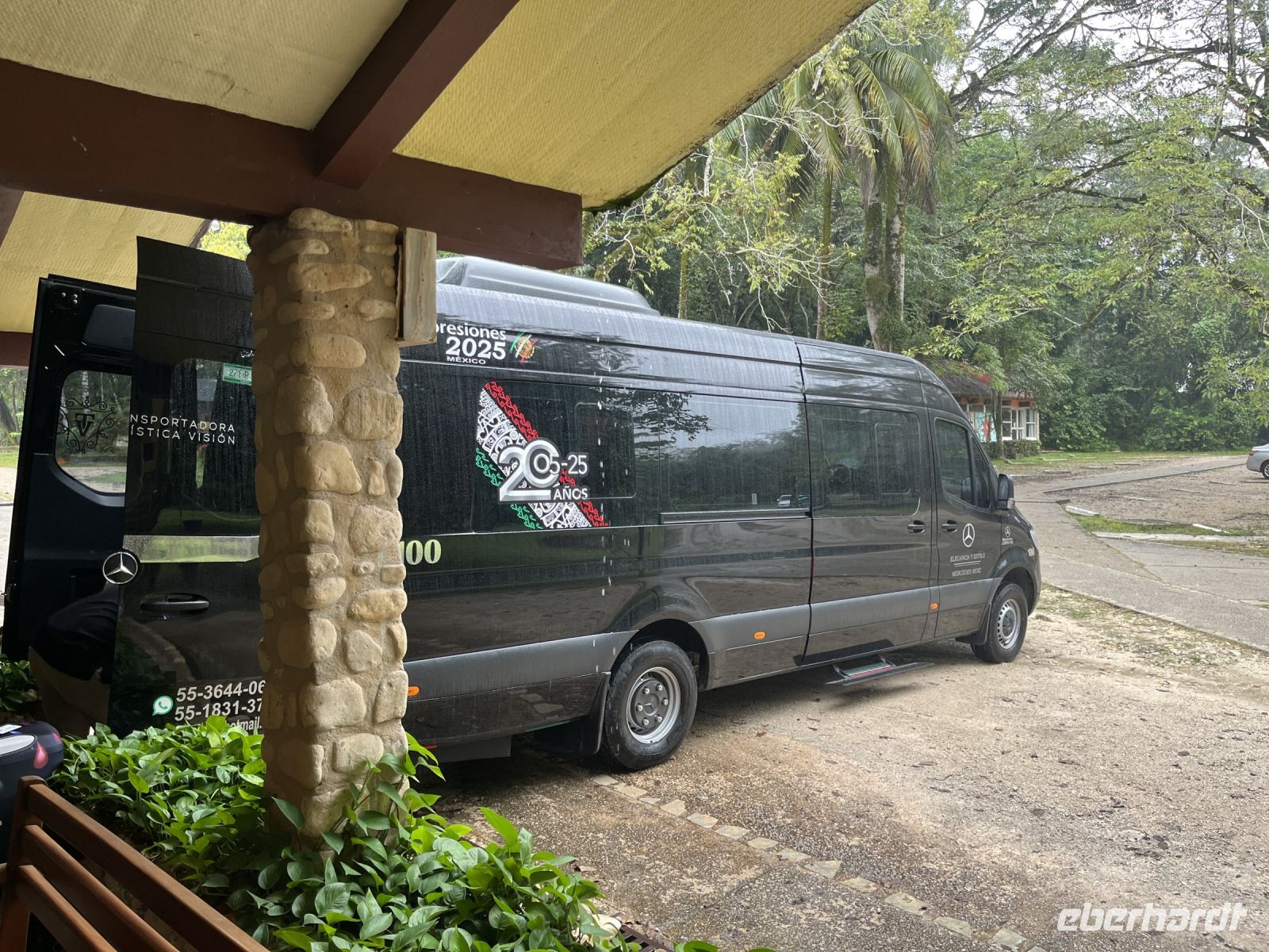 Bus beladen bei Regen, Palenque &ndash; &copy; Valentin Meyer-Plath (Eberhardt TRAVEL)