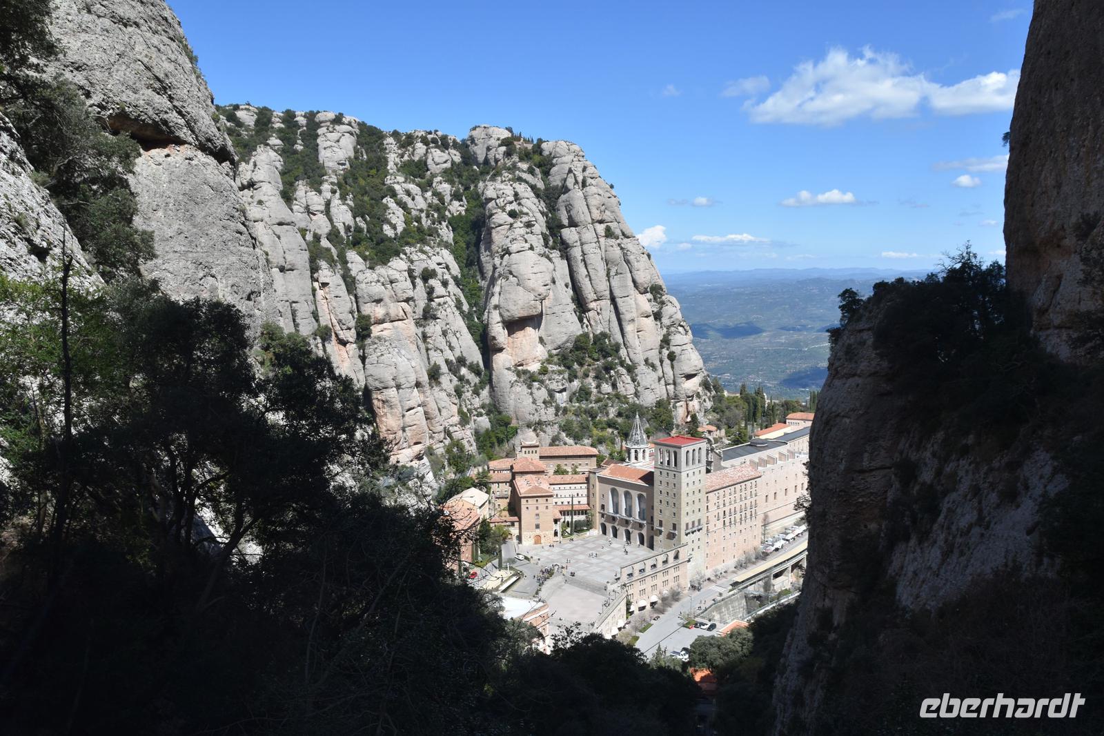 0613 Bus 1 - Montserrat_Benediktinerabtei Santa Maria de Montserrat auf 721 m Höhe &ndash; &copy; Konrad Füssel (Eberhardt TRAVEL)