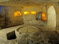 In den kleinen Nischen wurden Babys oder kleine Kinder bestattet, Katakomben von Rabat &ndash; &copy; Simone Willner (Eberhardt TRAVEL)