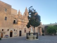 Platz vor der Kapelle der unbefleckten Empfängnis/Mellieha/Malta &ndash; &copy; Susanne Hofen (Eberhardt TRAVEL)