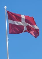 Flagge des Johanniter-Ordens (Malteserorden)/Malta &ndash; &copy; Susanne Hofen (Eberhardt TRAVEL)