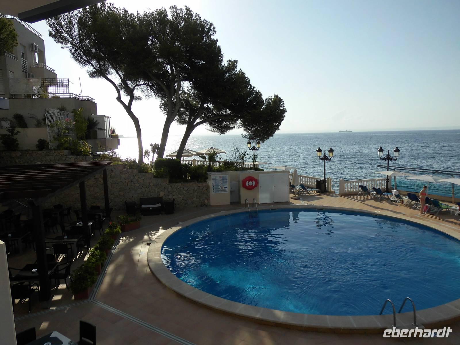 Blick von der Frühstücksterrasse des Übernachtungshotel auf Mallorca &ndash; &copy; Simone Weißer (Eberhardt TRAVEL)