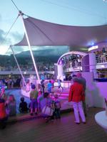 Poolparty &ndash; &copy; Simone Weißer (Eberhardt TRAVEL)