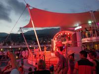 Poolparty &ndash; &copy; Simone Weißer (Eberhardt TRAVEL)