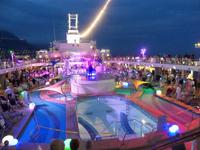 Poolparty &ndash; &copy; Simone Weißer (Eberhardt TRAVEL)