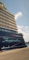 Die Mein Schiff 6 im Hafen von Rhodos - wir lassen uns inspirieren auf der Inselrundfahrt   &ndash; &copy; Annette Zocher (Eberhardt TRAVEL)