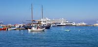 Mein Schiff 6 vor Mykonos &ndash; &copy; Annette Zocher (Eberhardt TRAVEL)