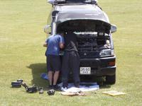 Autoreparatur &ndash; &copy; Sabine Letzybyll (Eberhardt TRAVEL)