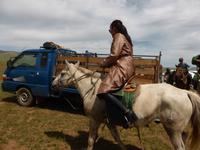 Beim Pferderennen. &ndash; &copy; Birgit Hornung (Eberhardt TRAVEL)