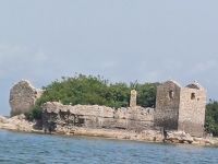 Gefängnisinsel im Skutarisee &ndash; &copy; Annette Profft (Eberhardt TRAVEL)