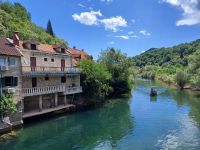 Rijeka Crnojevica - Idylle pur &ndash; &copy; Annette Profft (Eberhardt TRAVEL)