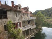 Am Rijeka Crnojevica &ndash; &copy; Annette Zocher (Eberhardt TRAVEL)